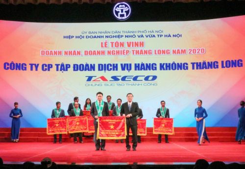 TASECO received the Emulation Flag of Hanoi People's Committee at the 2020 Thang Long Entrepreneur and Enterprise Honoring Ceremony