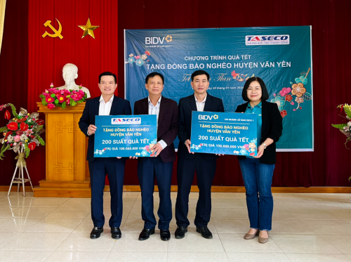 TASECO Group and BIDV Transaction Office 1 presented Tet gifts in Van Yen district, Yen Bai province