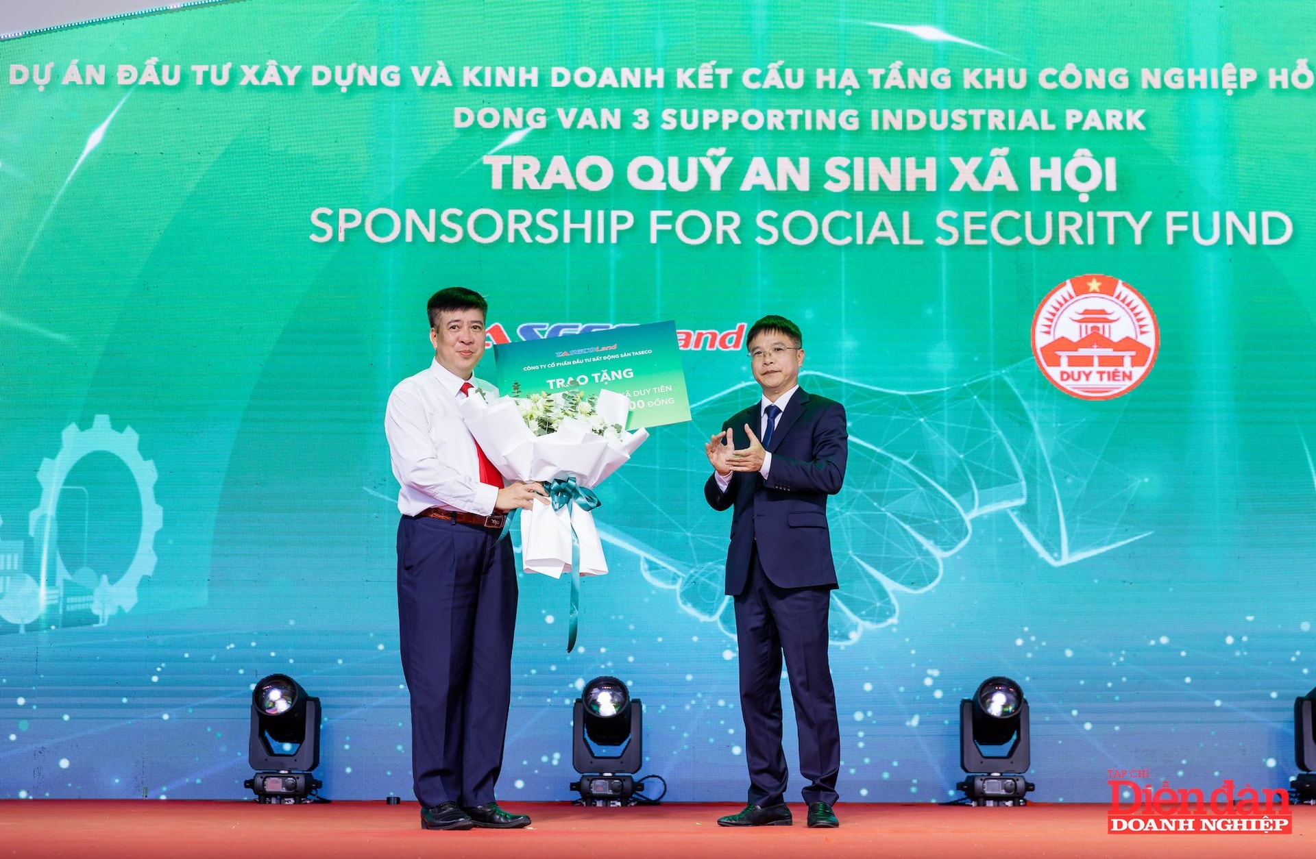 The investor donated 1 billion VND to the local social security fund.