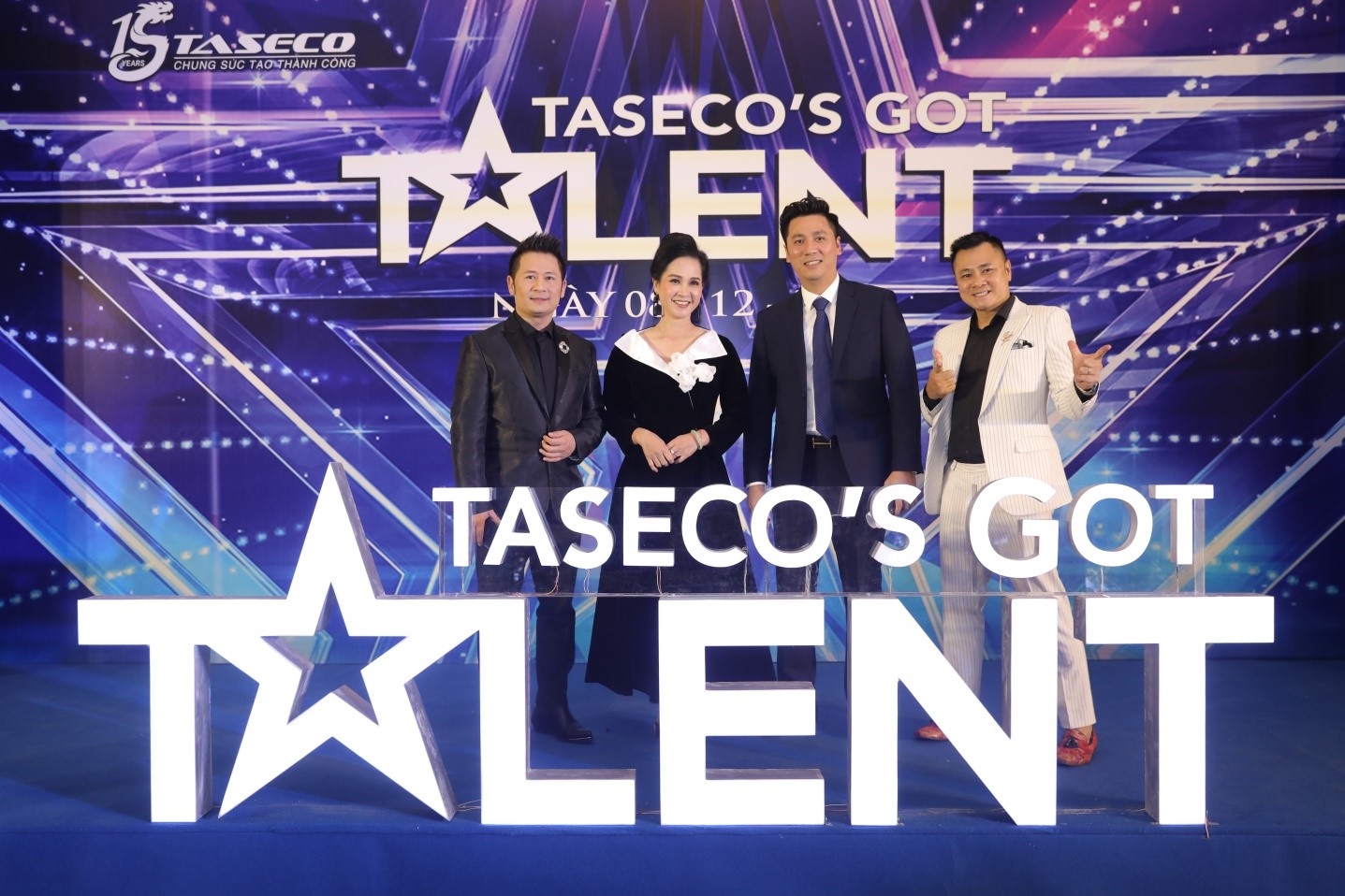 The 4 judges of the contest: singer Bang Kieu, People's Artist Lan Huong, Deputy General Director Viet Thanh, People's Artist Tu Long