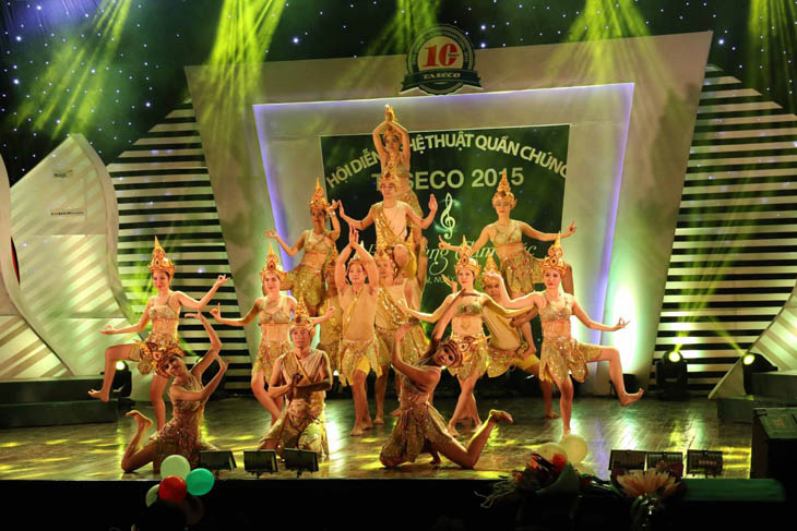 Performances by Taseco Noi Bai team