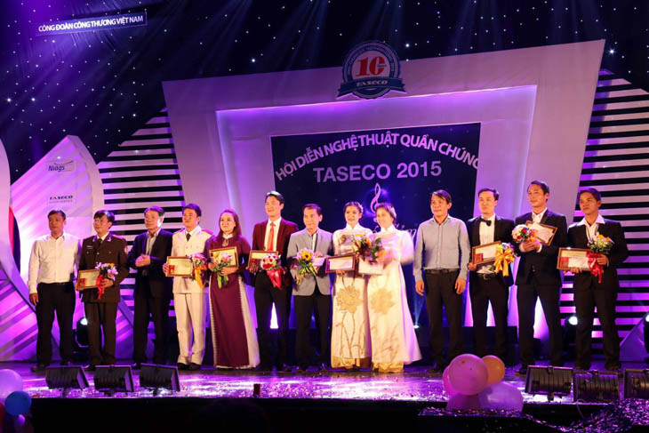 Representatives of the Organizing Committee, the Jury and the Leaders of the units presented awards to the teams participating in the Festival.