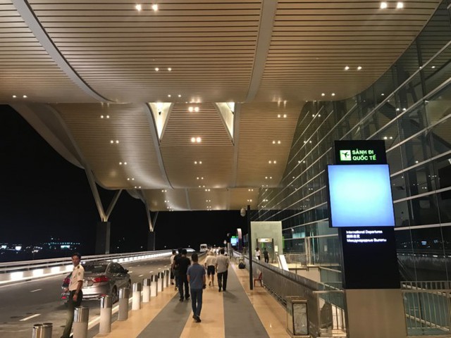 Cam Ranh International Airport's international passenger terminal is designed to international 4-star standards. Photo: Dinh Dan