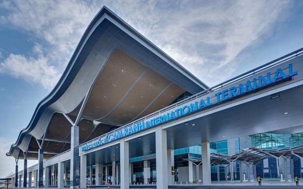 Inauguration of Cam Ranh international terminal with a capacity of 4.5 million passengers/year