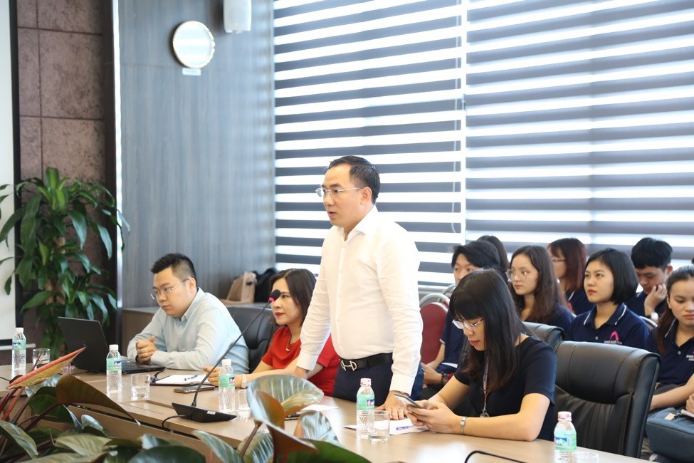 Mr. Nguyen Minh Hai - Chairman of the Board of Directors of VINACS - Alumni of the 32nd Course of the Academy of Finance spoke