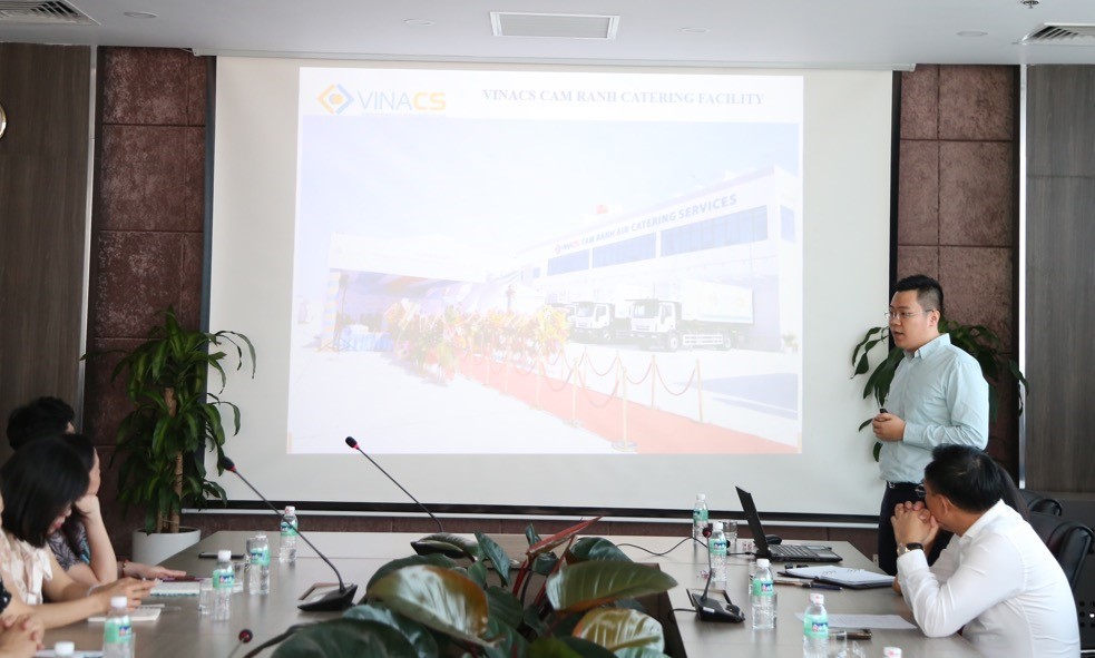 Mr. Nguyen Ngoc Quan - Head of Business Planning Department introduces an overview of VINACS