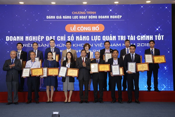 Mr. Nguyen Minh Hai, Vice Chairman of the Board of Directors of Taseco Airs, top row, second from left.