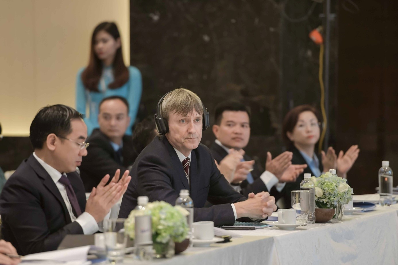 Representative of PENM Fund (2nd from left) - Foreign investment fund holding 10% of the Company's shares
