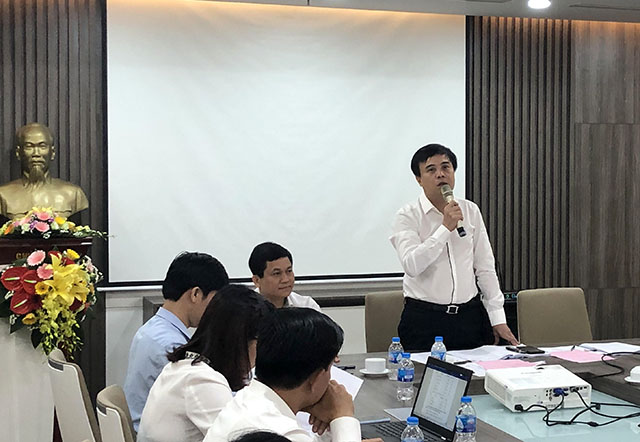 Mr. Nguyen Thanh Son - Chairman of the Board of Directors of ICON4 discussed with shareholders about the Company's development plan.