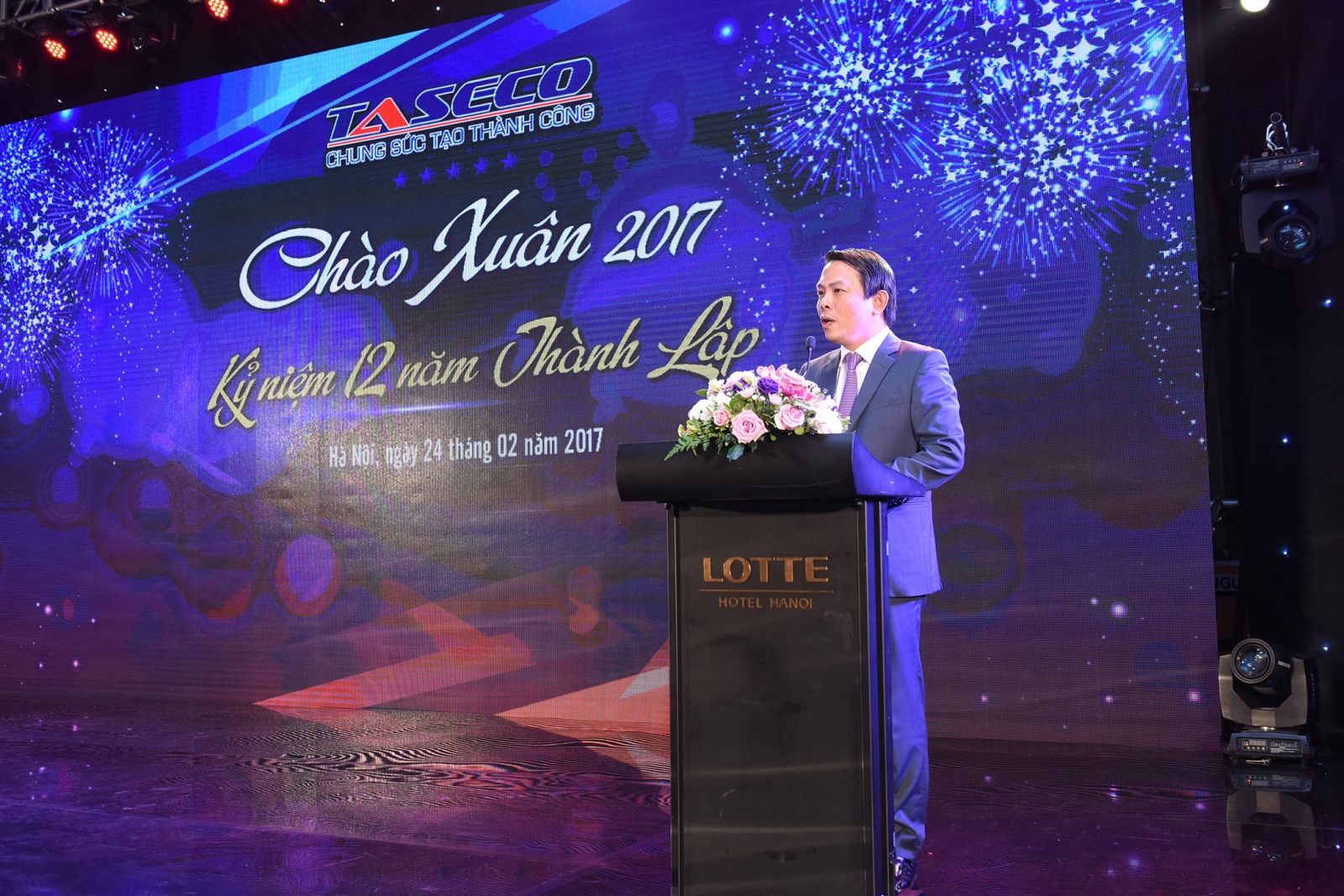 Chairman of the Board of Directors Pham Ngoc Thanh speaks at the anniversary ceremony