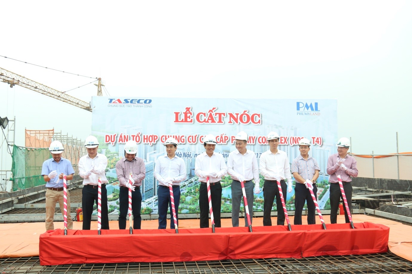 Ceremony of Topping out the Phu My Complex project