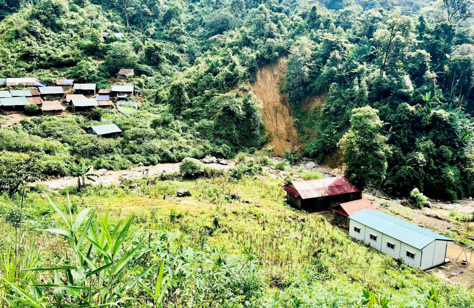 Nhom Po School, Ta Ba Commune (green-roofed houses on the right), is isolated among mountains and rugged streams.