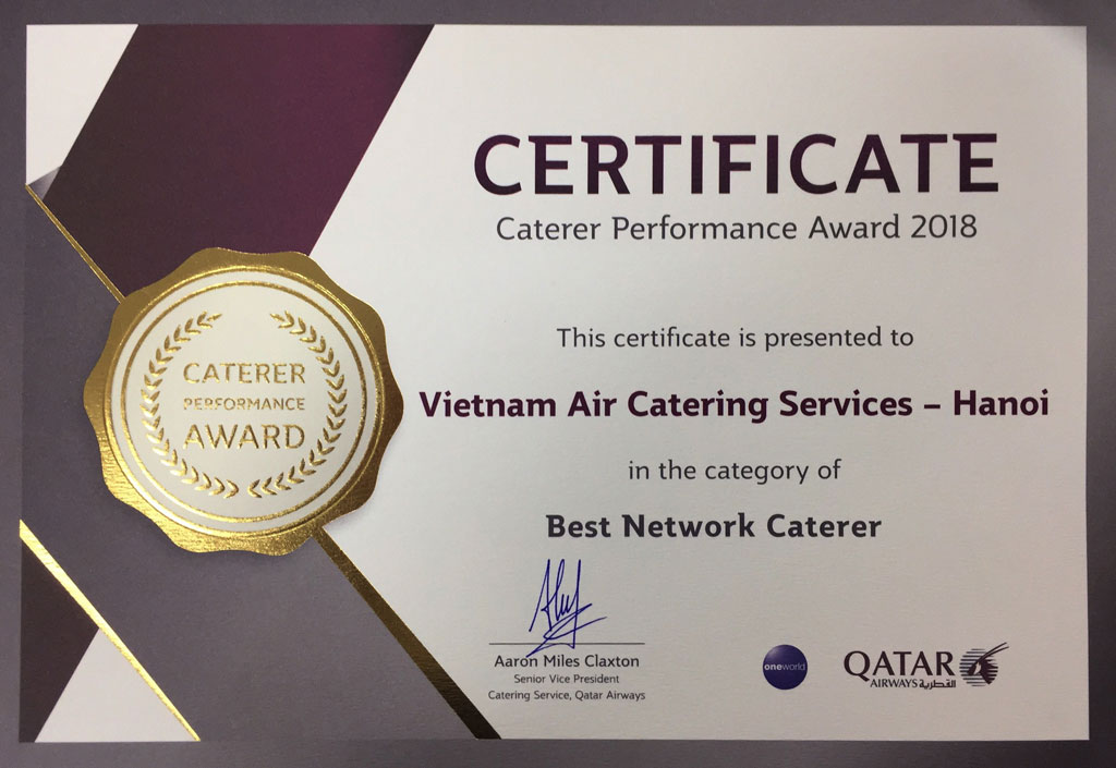 (Qatar Airways awarded VINACS the title of World's Best Airline Caterer and Asia-Pacific Best Airline Caterer in 2018)